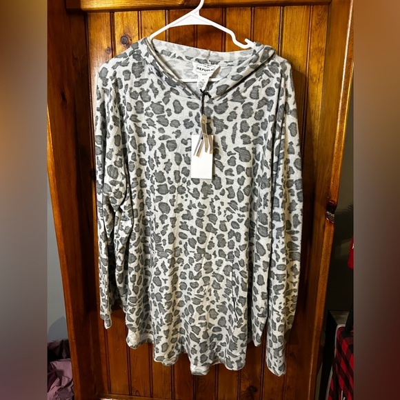 For The Republic Tops - For‎ the Republic Gray Leopard Print Hoodie very soft size 1X